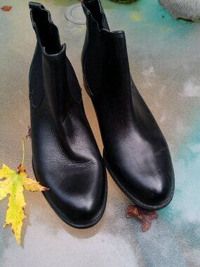 FRANCO SARTO BLACK LEATHER BOOT SIZE 8.5 GREAT CONDITION